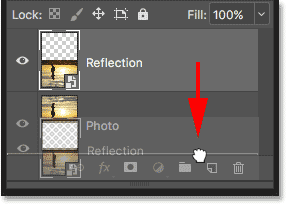 لایه "Reflection" را زیر لایه "Photo" درگ کنید.