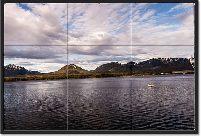 نحوه چرخش و صاف کردن تصاویر در Photoshop CC - مرز اولیه  کراپ اطراف تصویر